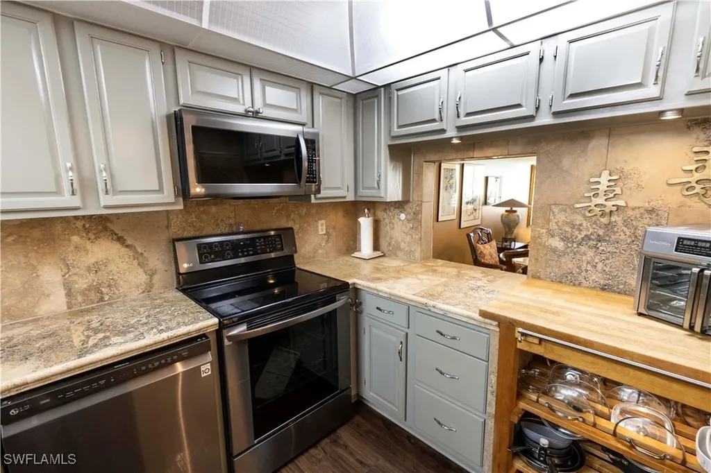 37 High Point Circle E Naples FL 34103