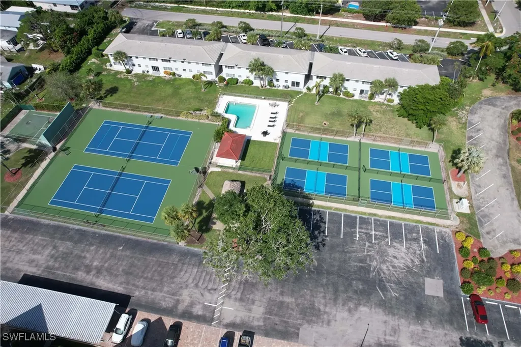 37 High Point Circle E Naples FL 34103