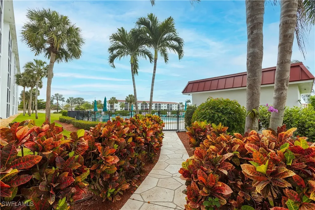 37 High Point Circle E Naples FL 34103