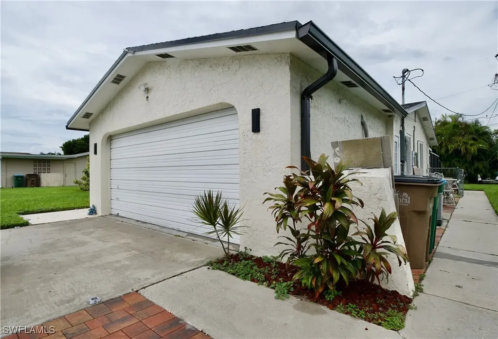 329 SE 47th Terrace Cape Coral FL 33904