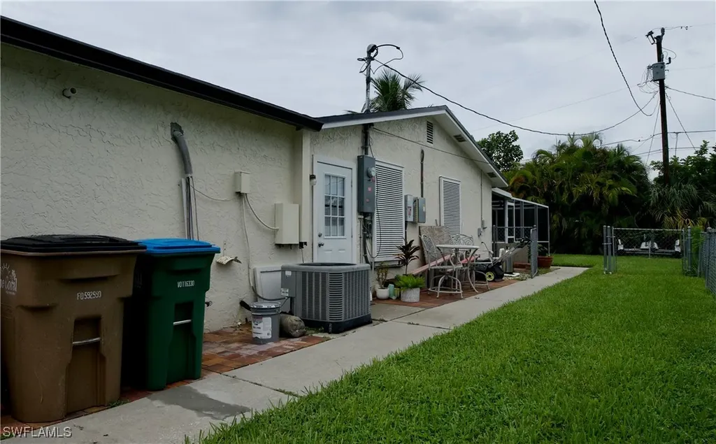 329 SE 47th Terrace Cape Coral FL 33904