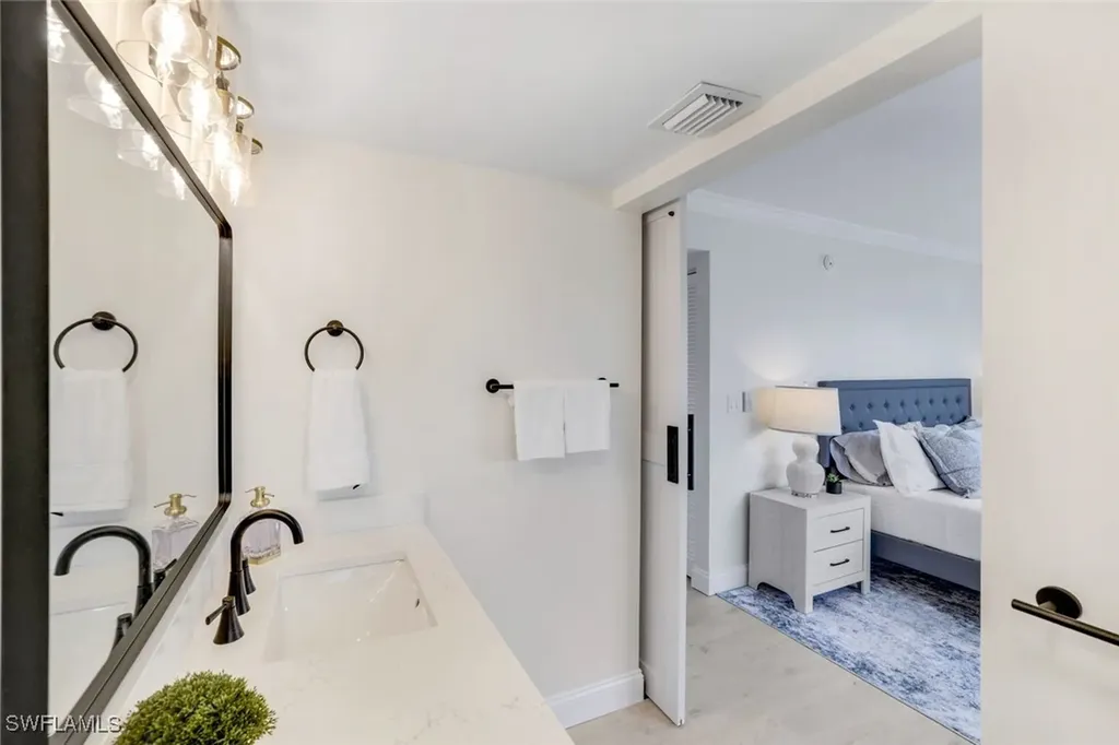 4150 Crayton Road Naples FL 34103