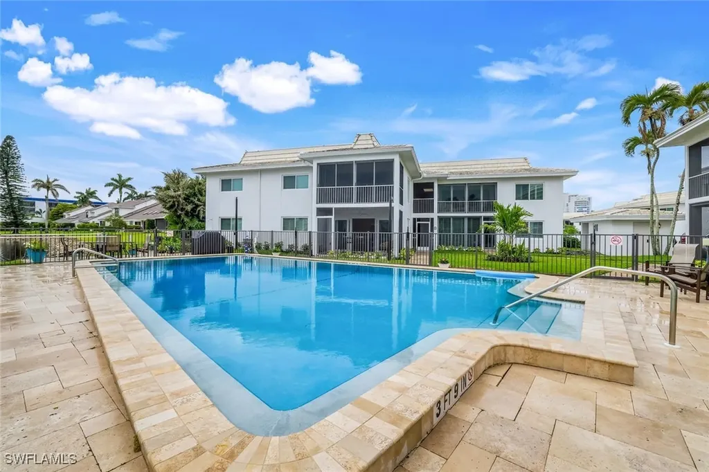 4150 Crayton Road Naples FL 34103