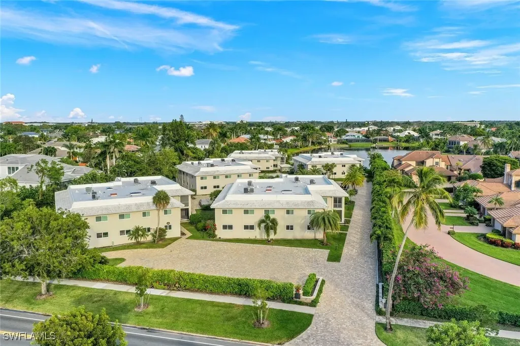 4150 Crayton Road Naples FL 34103