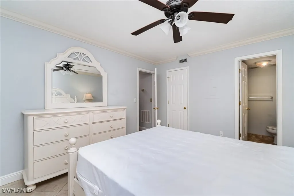 4605 Bayshore Drive Naples FL 34112
