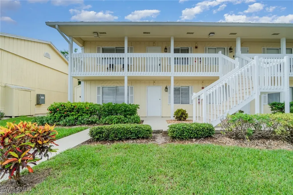 4605 Bayshore Drive Naples FL 34112