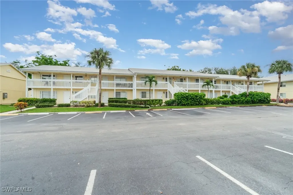 4605 Bayshore Drive Naples FL 34112