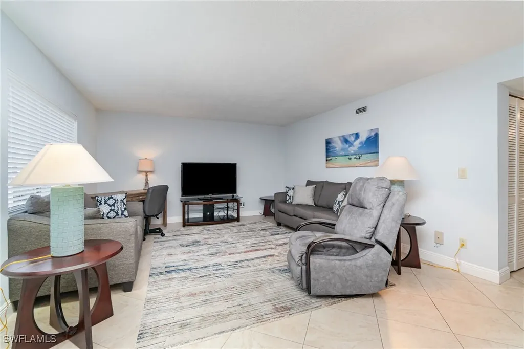 4605 Bayshore Drive Naples FL 34112
