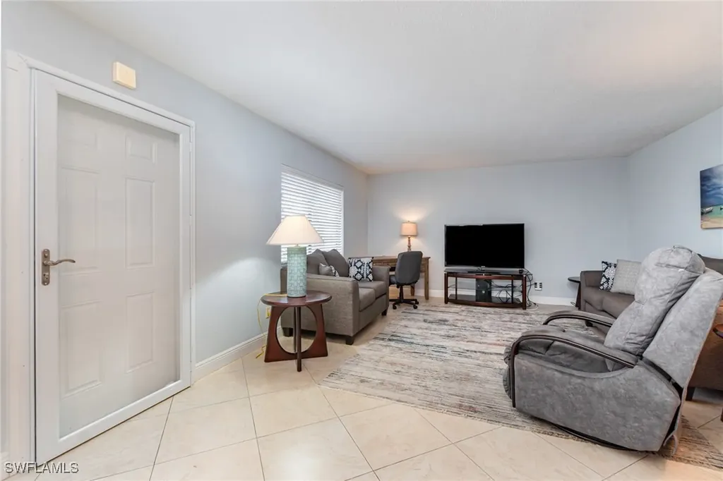 4605 Bayshore Drive Naples FL 34112