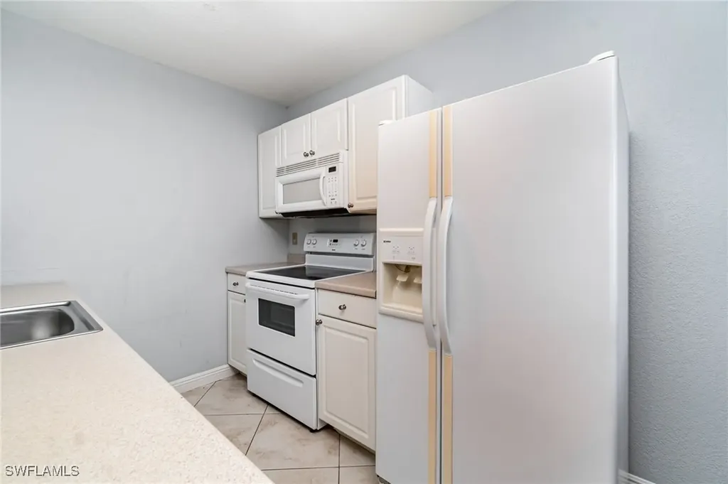 4605 Bayshore Drive Naples FL 34112
