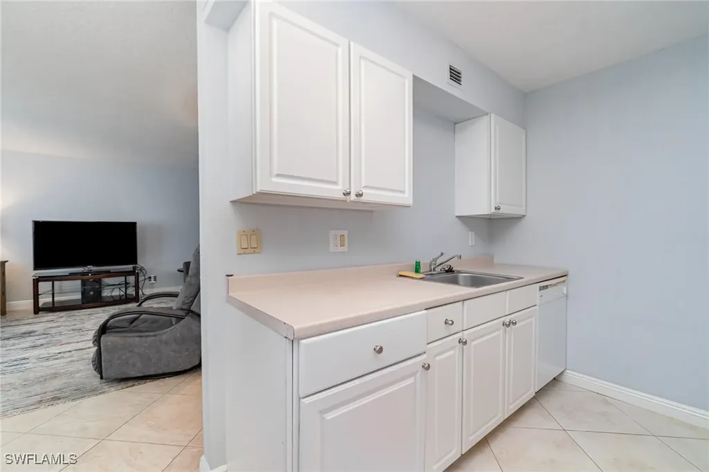 4605 Bayshore Drive Naples FL 34112