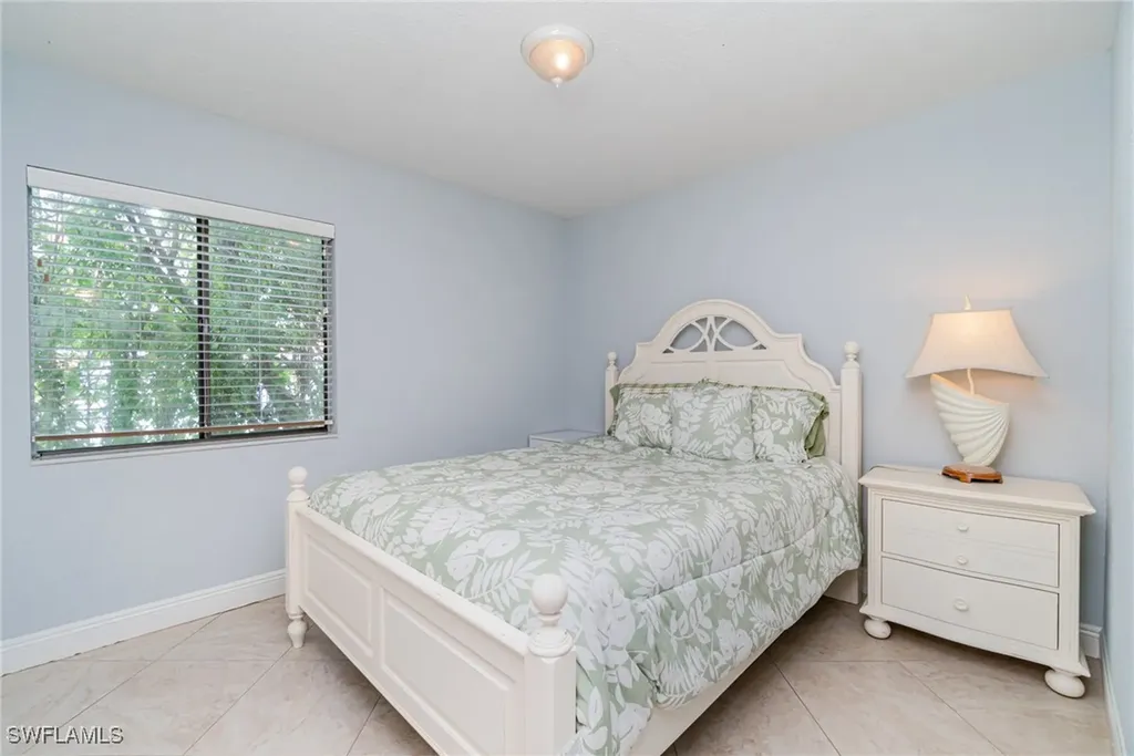 4605 Bayshore Drive Naples FL 34112