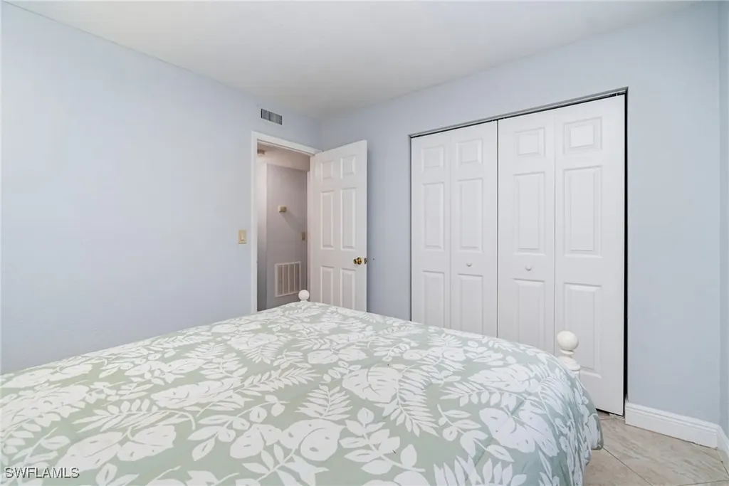 4605 Bayshore Drive Naples FL 34112