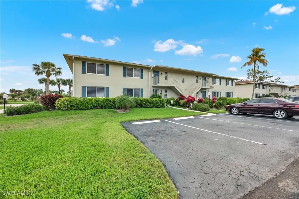 272 Winners Circle Naples FL 34112