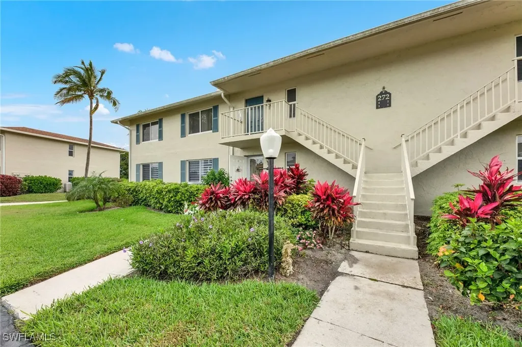 272 Winners Circle Naples FL 34112