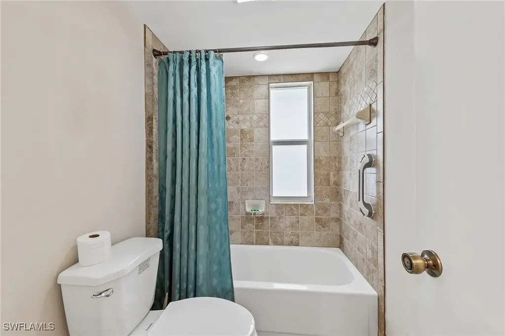 272 Winners Circle Naples FL 34112