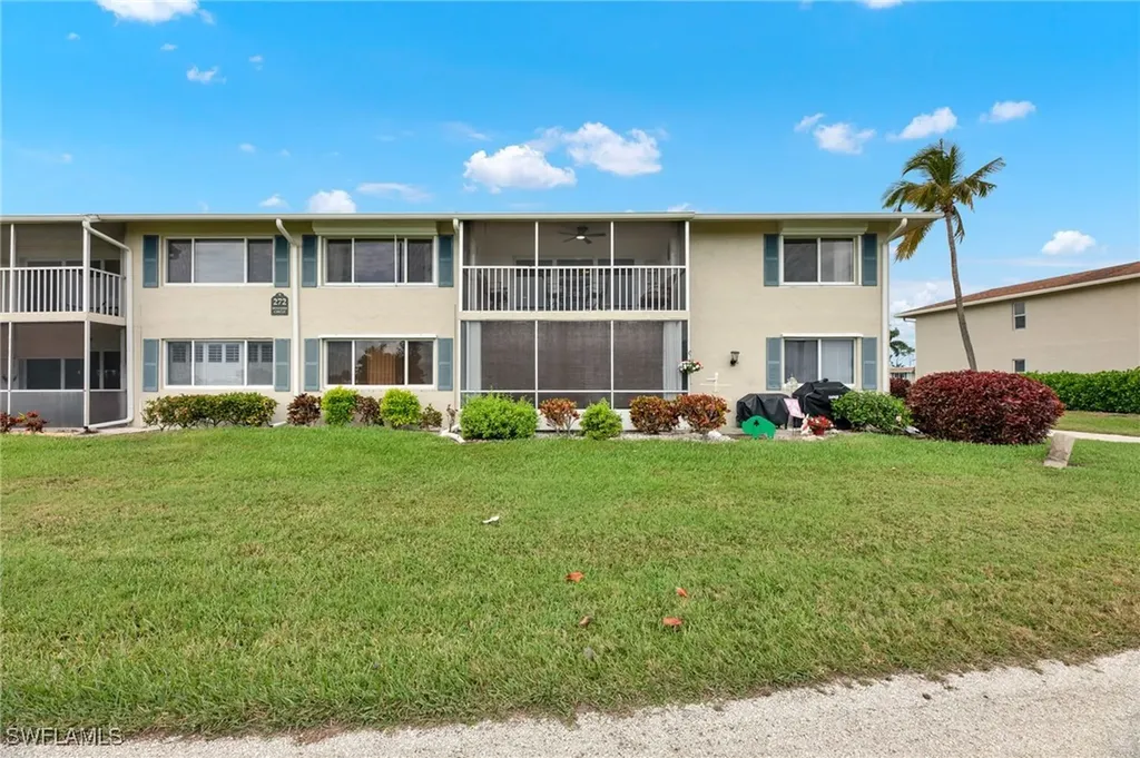 272 Winners Circle Naples FL 34112