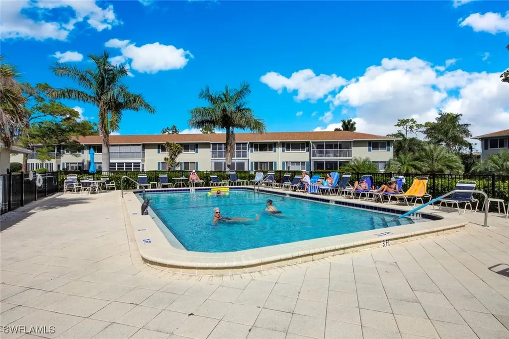 272 Winners Circle Naples FL 34112