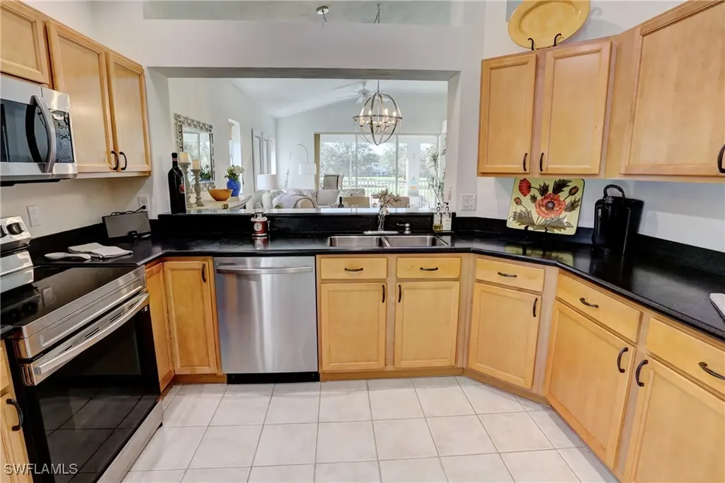 486 Edgemere Way E Naples FL 34105