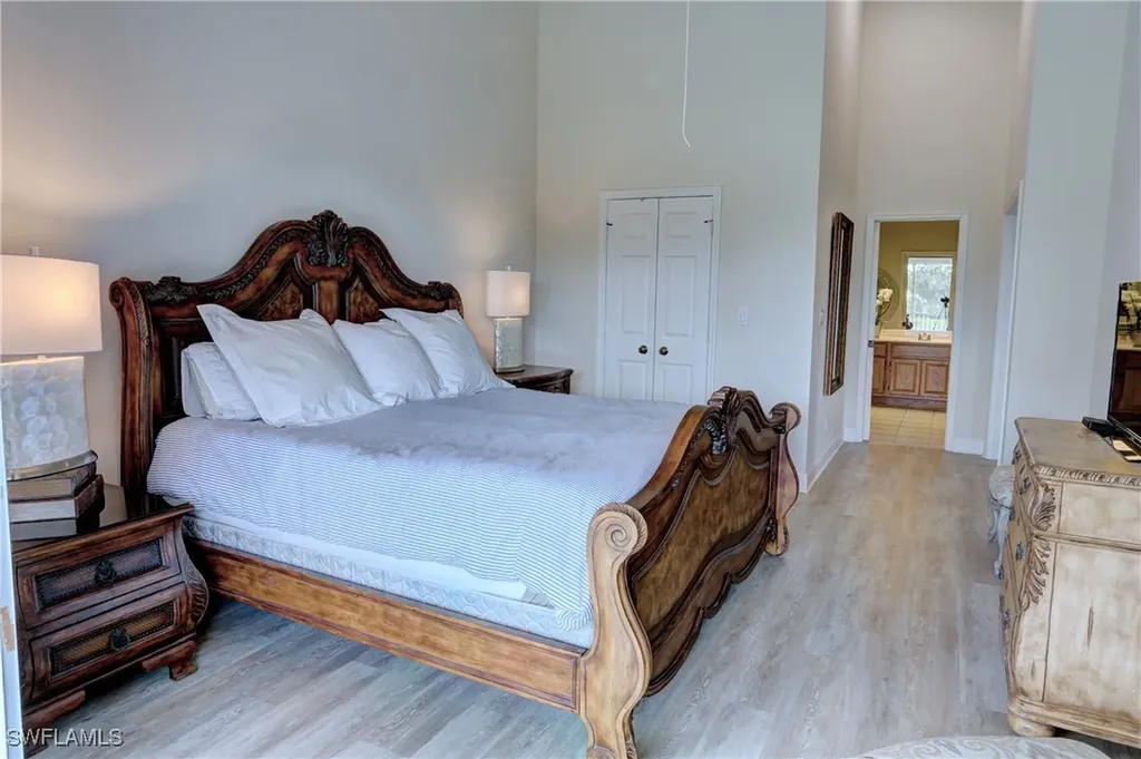 486 Edgemere Way E Naples FL 34105