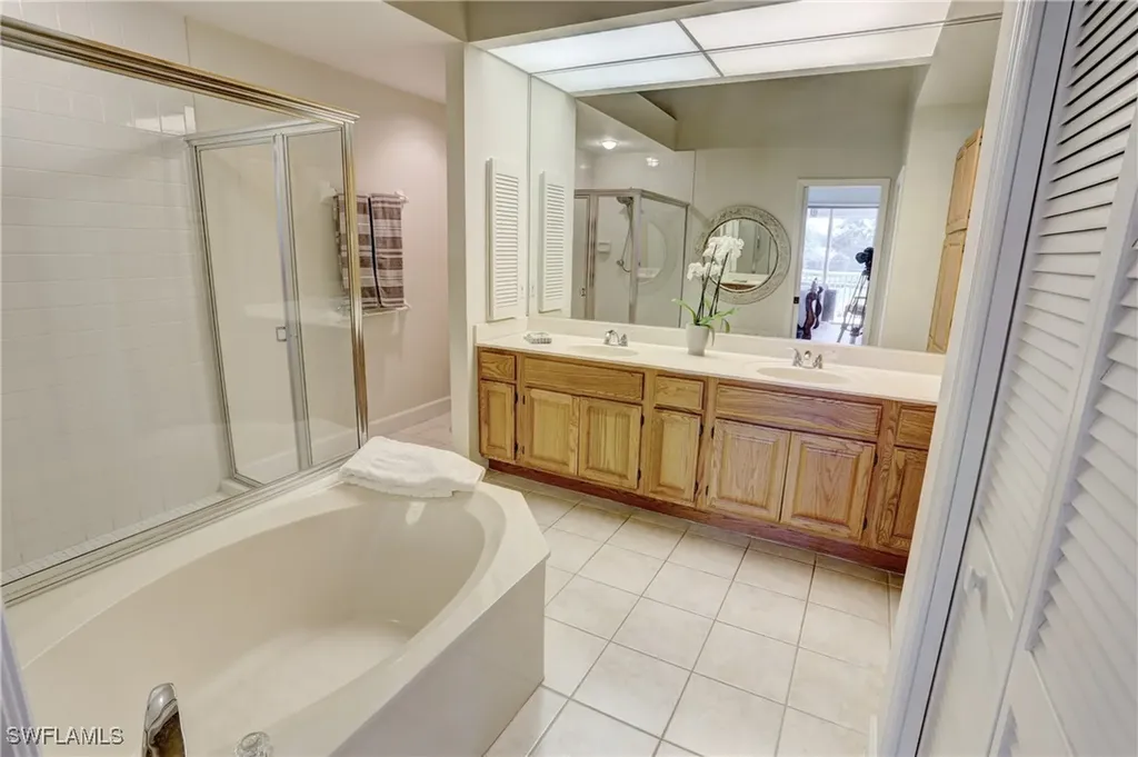 486 Edgemere Way E Naples FL 34105