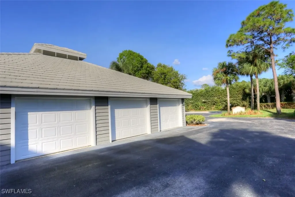 486 Edgemere Way E Naples FL 34105