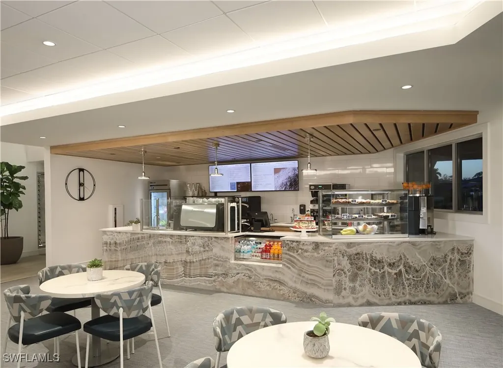 486 Edgemere Way E Naples FL 34105