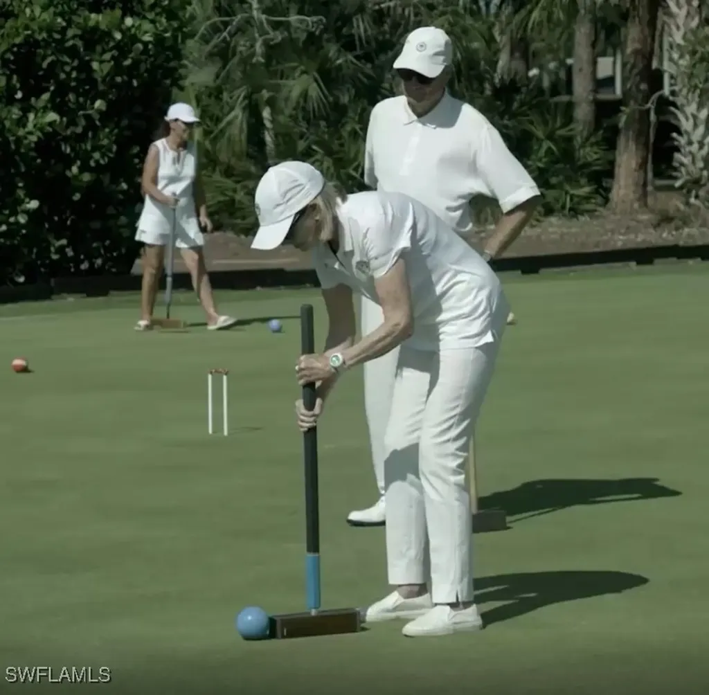 486 Edgemere Way E Naples FL 34105