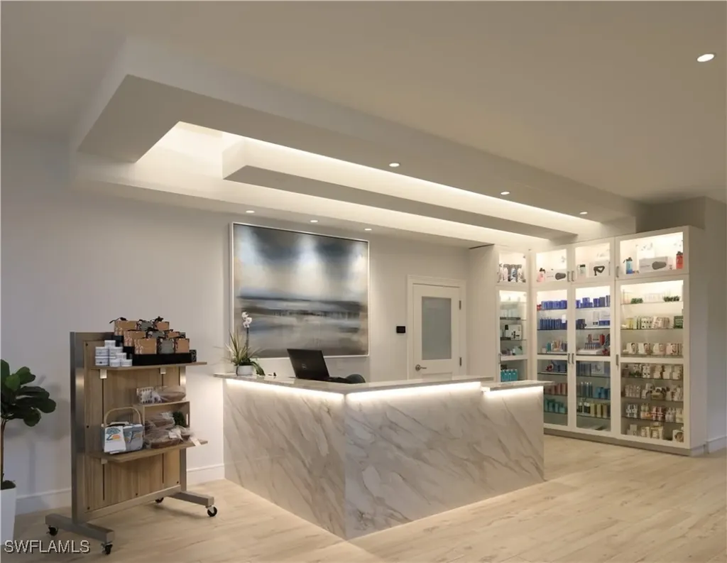 486 Edgemere Way E Naples FL 34105