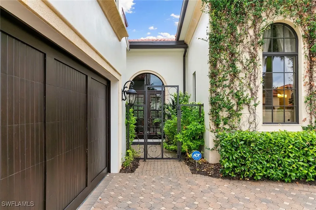 2896 Tiburon Boulevard E Naples FL 34109