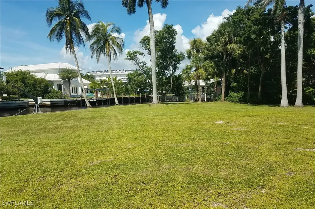 930 18th Avenue S Naples FL 34102