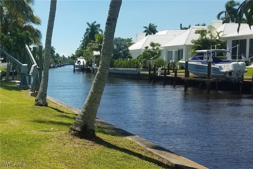 930 18th Avenue S Naples FL 34102
