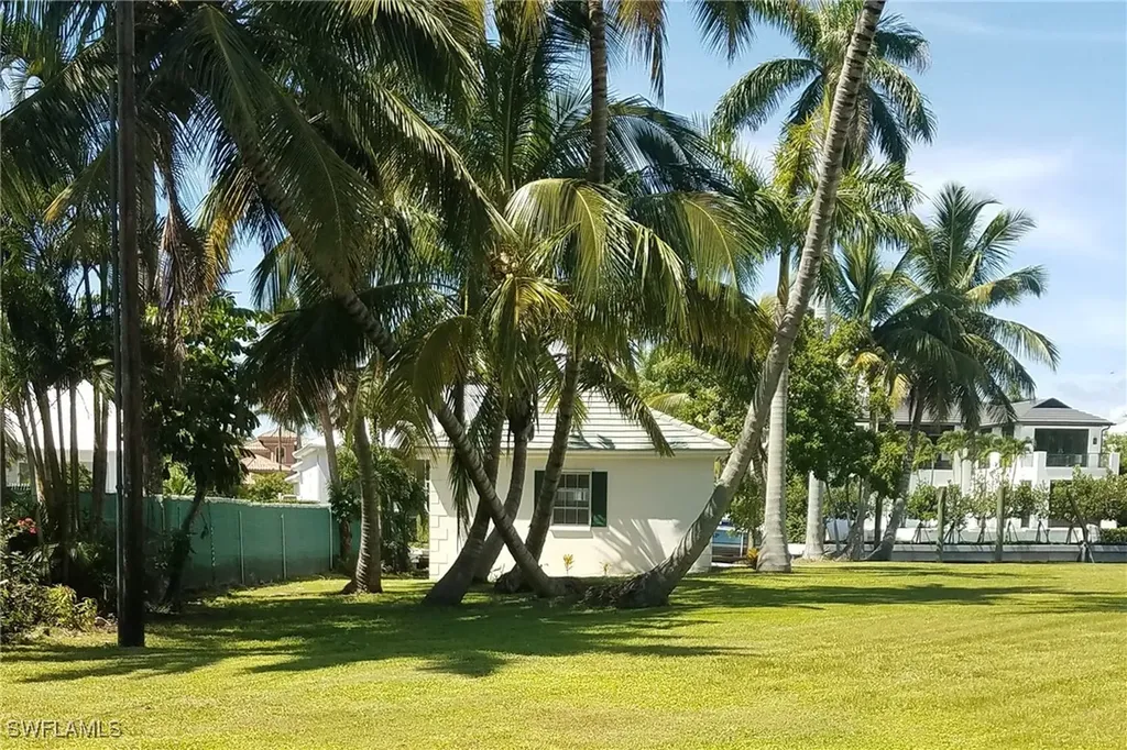 930 18th Avenue S Naples FL 34102