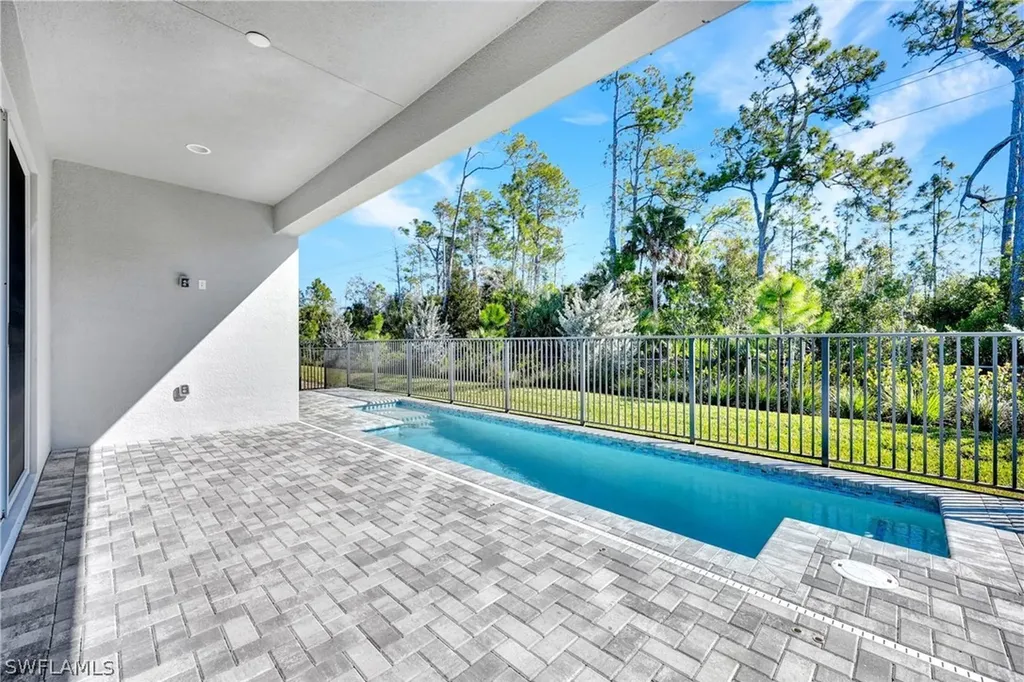 2440 Cambridge Way Naples FL 34112