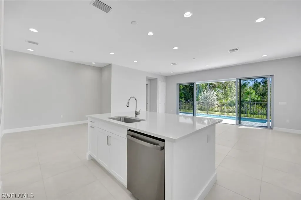 2440 Cambridge Way Naples FL 34112