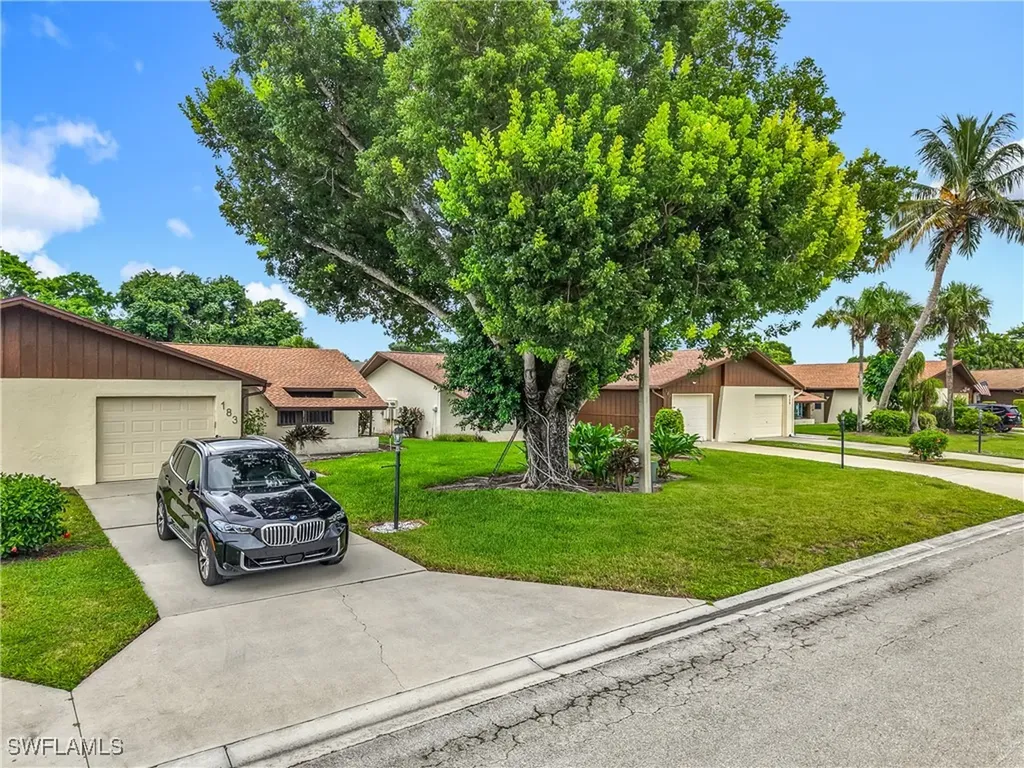 183 Round Key Circle Naples FL 34112