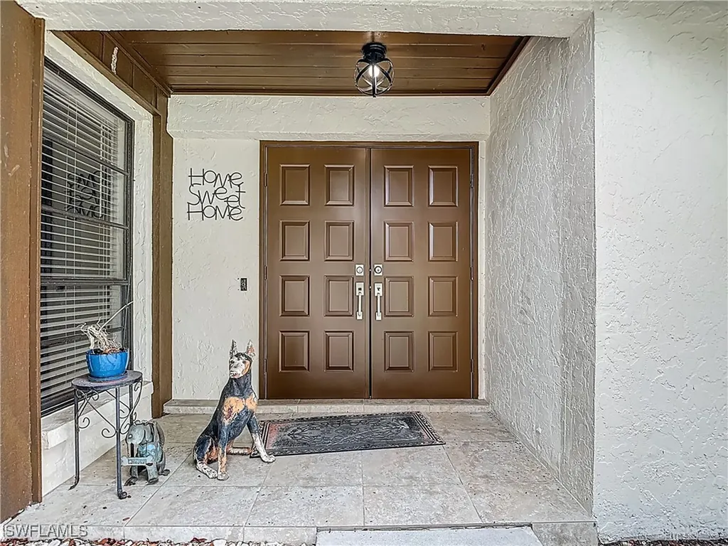 183 Round Key Circle Naples FL 34112