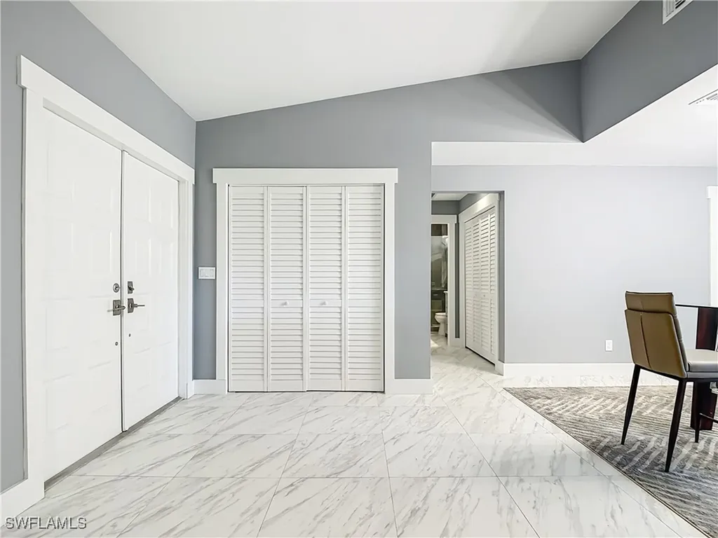 183 Round Key Circle Naples FL 34112