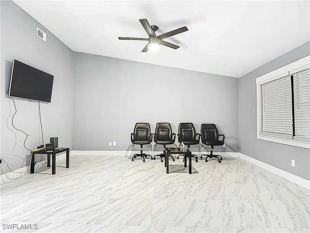 183 Round Key Circle Naples FL 34112