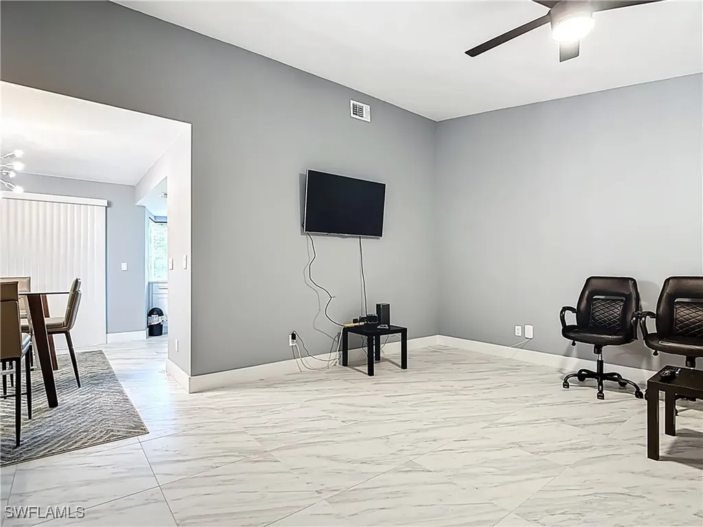 183 Round Key Circle Naples FL 34112
