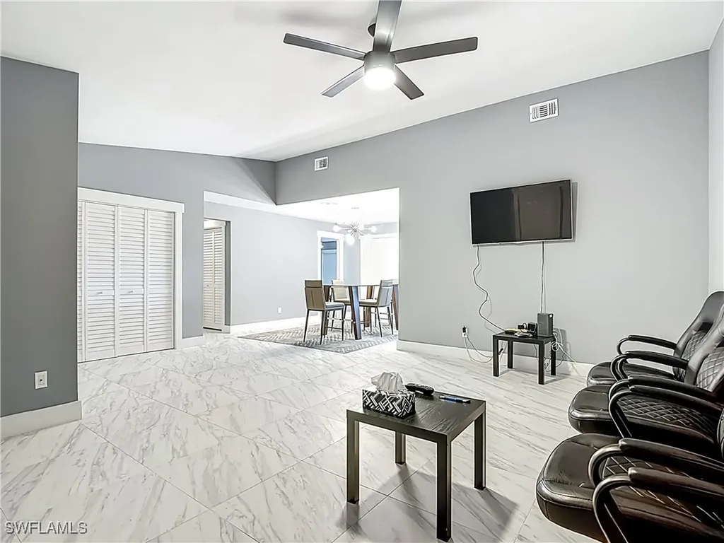 183 Round Key Circle Naples FL 34112