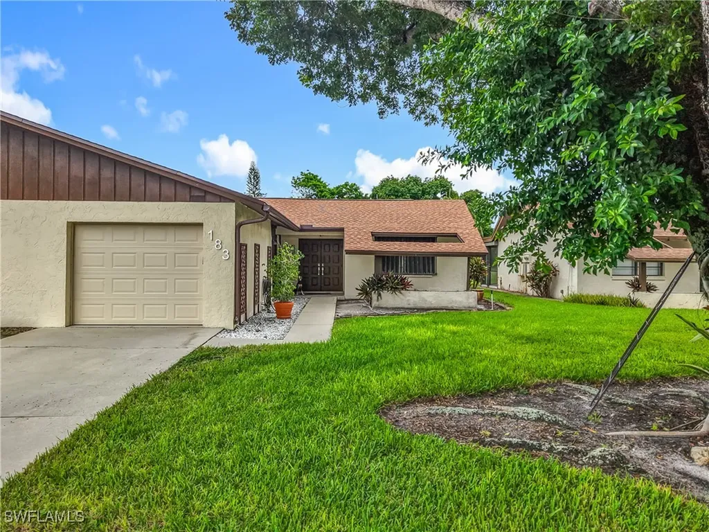 183 Round Key Circle Naples FL 34112