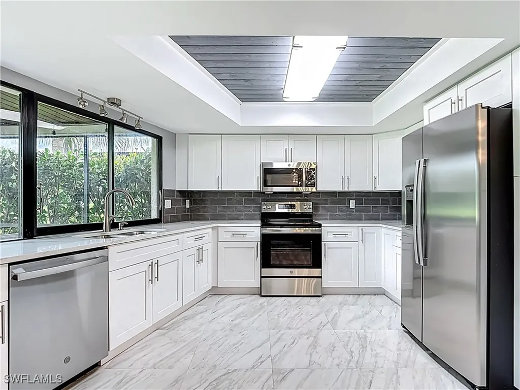 183 Round Key Circle Naples FL 34112