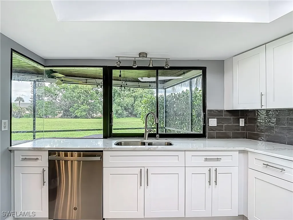 183 Round Key Circle Naples FL 34112