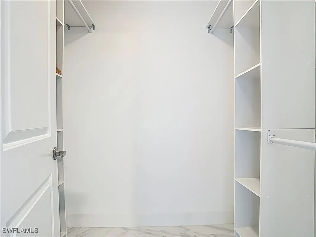 183 Round Key Circle Naples FL 34112