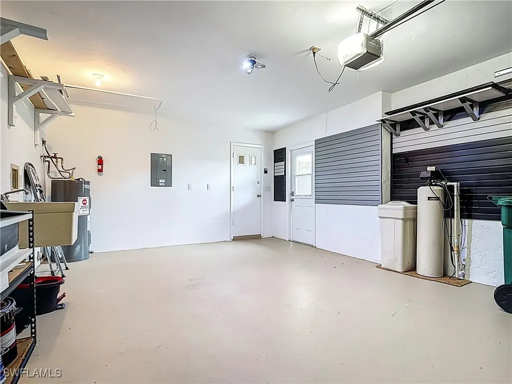 183 Round Key Circle Naples FL 34112