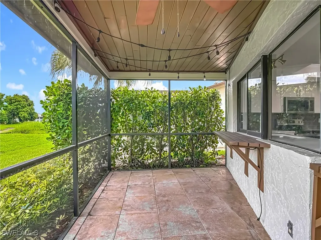 183 Round Key Circle Naples FL 34112