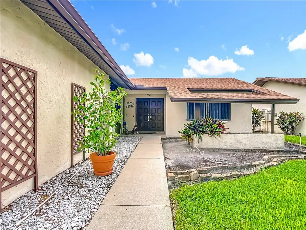 183 Round Key Circle Naples FL 34112
