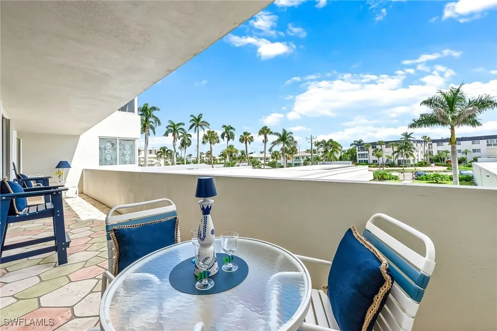 1977 Gulf Shore Boulevard N Naples FL 34102