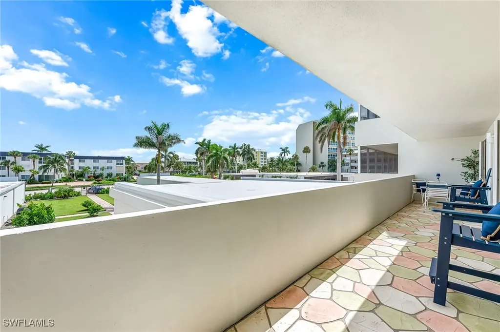 1977 Gulf Shore Boulevard N Naples FL 34102